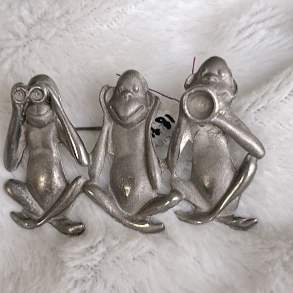 Silly Silver Monkeys hear no evil, see no evil speak no evil metal/ New brooch - Picture 10 of 10